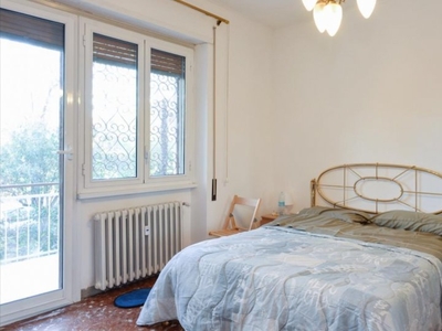 Camera in appartamento con 6 camere da letto in EUR, Roma