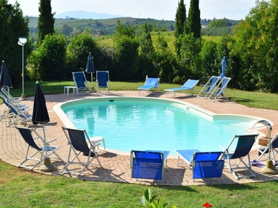 Casa a Vinci con giardino, barbecue e piscina
