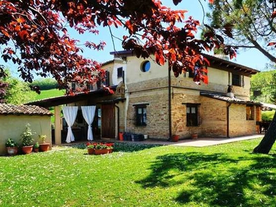 Casa di campagna in vendita 5 Stanze da letto a Ancarano