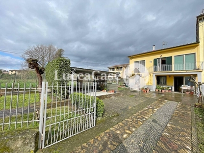 Casa indipendente con giardino, Lucca santissima annunziata