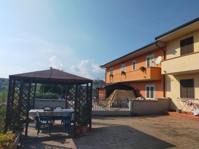 Casa indipendente con giardino, Santa Maria a Monte cerretti