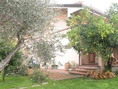 Casa singola in buono stato di 380 mq. a Turano