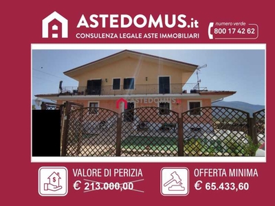 Edificio-Stabile-Palazzo in Vendita ad Rocca D`evandro - 87245 Euro