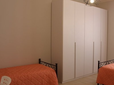 Letti in affitto in appartamento con 2 camere da letto a Milano, Milano