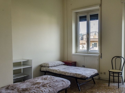 Letto in camera condivisa in appartamento con 3 camere da letto a Roma