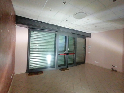 Locale commerciale in affitto, San Giuliano Terme ghezzano