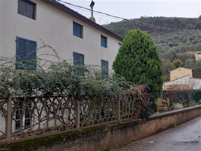 Porzione di casa in buono stato di 460 mq. a Castelmaggiore