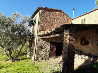 Rustico da ristrutturare a Montecatini Val di Cecina