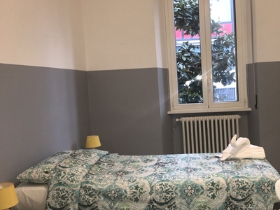 Stanza in affitto, appartamento con 3 camere da letto a Precotto, Milano