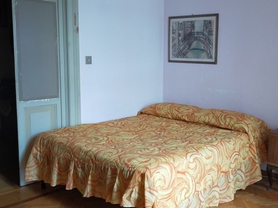 Stanze in affitto in appartamento con 4 camere da letto a Bologna