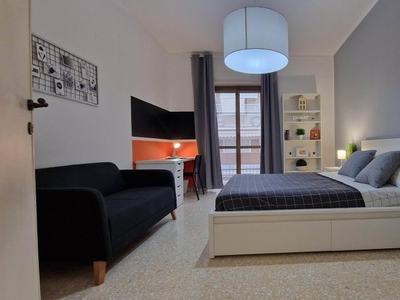 Stanze in affitto in appartamento con 4 camere da letto a Roma
