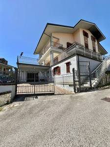 Villa a Avellino in Avellino - Contrada Chiaira 15 I, Contrada Chiaire