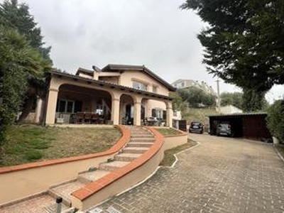 Villa a Montesilvano in Via Daniele Menin, 5