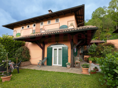 Villa Bifamiliare con giardino a Castiglione Torinese