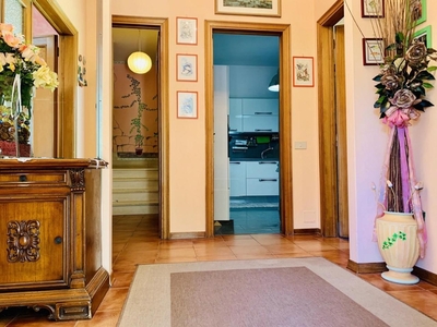 Villa bifamiliare in vendita a Camaiore