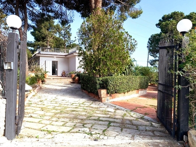 Villa con giardino a Trabia