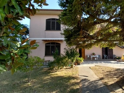 Villa con giardino, San Giuliano Terme pontasserchio