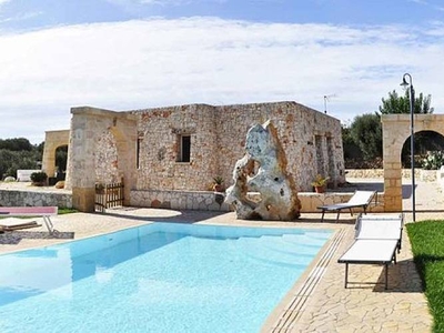 Villa con piscina a Pescoluse