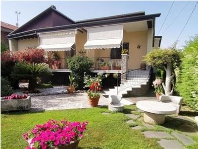Villa in buono stato di 130 mq. a Marina Di Carrara