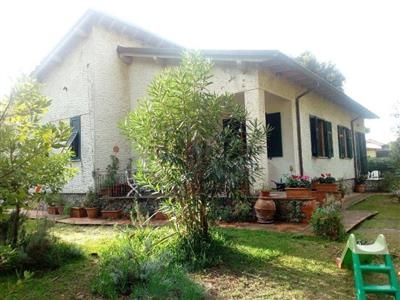 Villa in buono stato di 150 mq. a Marina Di Massa
