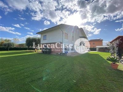 Villa in buono stato di 329 mq. a Santissima Annunziata