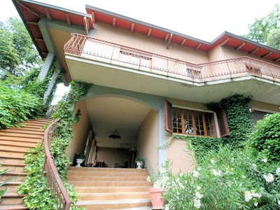 Villa in vendita 5 Stanze da letto a Montemurlo