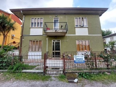 Appartamento in vendita ad Adria adria, Viale Risorgimento
