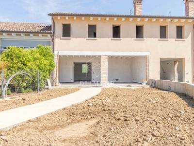 Casa a Schiera in vendita ad Asolo via Ca' Giustiniani