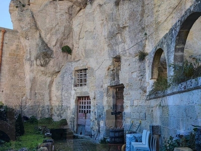 Magazzino in vendita a Matera via san pietro caveoso