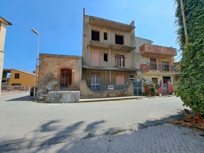 Stabile/Palazzo in vendita a Barcellona Pozzo di Gotto