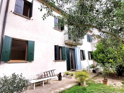 Villa in vendita a Pettorazza Grimani località Giaron