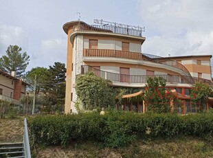 Albergo/Hotel di 2000 mq a Sarnano