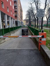 Ampio Garage in Piazza Azzarita