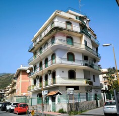 Appartamento di 78 mq a Giardini-Naxos