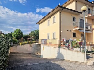 Appartamento in Vendita a Perugia, zona Ponte Pattoli, 140'000€, 125 m², con Box