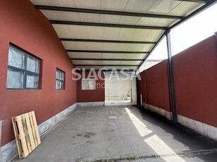 Capannone in Vendita a Monza, 400'000€, 610 m²