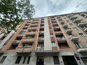 Casa a Milano in via giambellino , Tolstoj