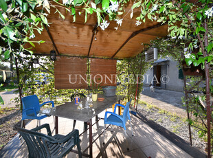 Casa indipendente con giardino in via borghetto, Castelnuovo Magra