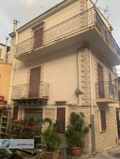 Casa Indipendente in Vendita ad Castronovo di Sicilia - 78000 Euro