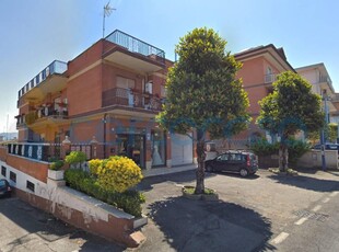Negozio in affitto in Via Massa Di San Giuliano, Roma