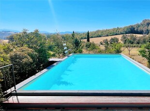 Piccola casa a Spoleto con piscina, barbecue e giardino