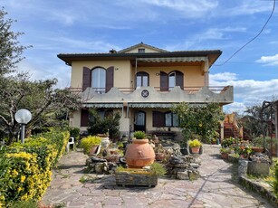 Rustico con giardino a Rosignano Marittimo