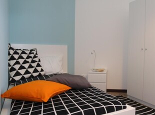 Stanze in affitto in appartamento con 5 camere da letto a Clarina, Trento