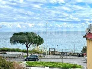 Trilocale vista mare a Pozzuoli