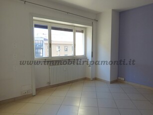 Ufficio in Affitto a Lecco, 1'350€, 145 m²