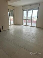 Ufficio ristrutturato con 3 bagni e terrazzo