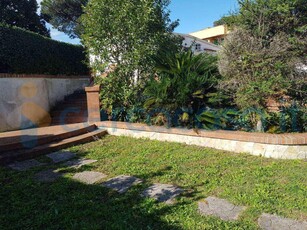 Villa a schiera in ottime condizioni, in affitto in Via Monte Ruscello, Pozzuoli