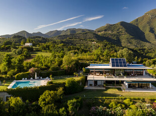 Villa di lusso vista mare con piscina a Camaiore