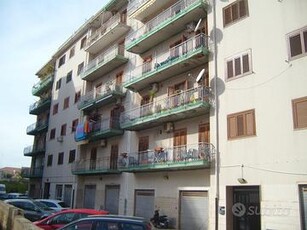 Ampio bilocale su viale scala greca