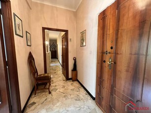 Appartamento in Affitto a Genova, zona Sestri Ponente, 800€, 116 m², arredato